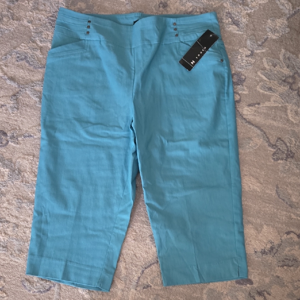 BRAND NEW - Stretch Pull-On Capris
